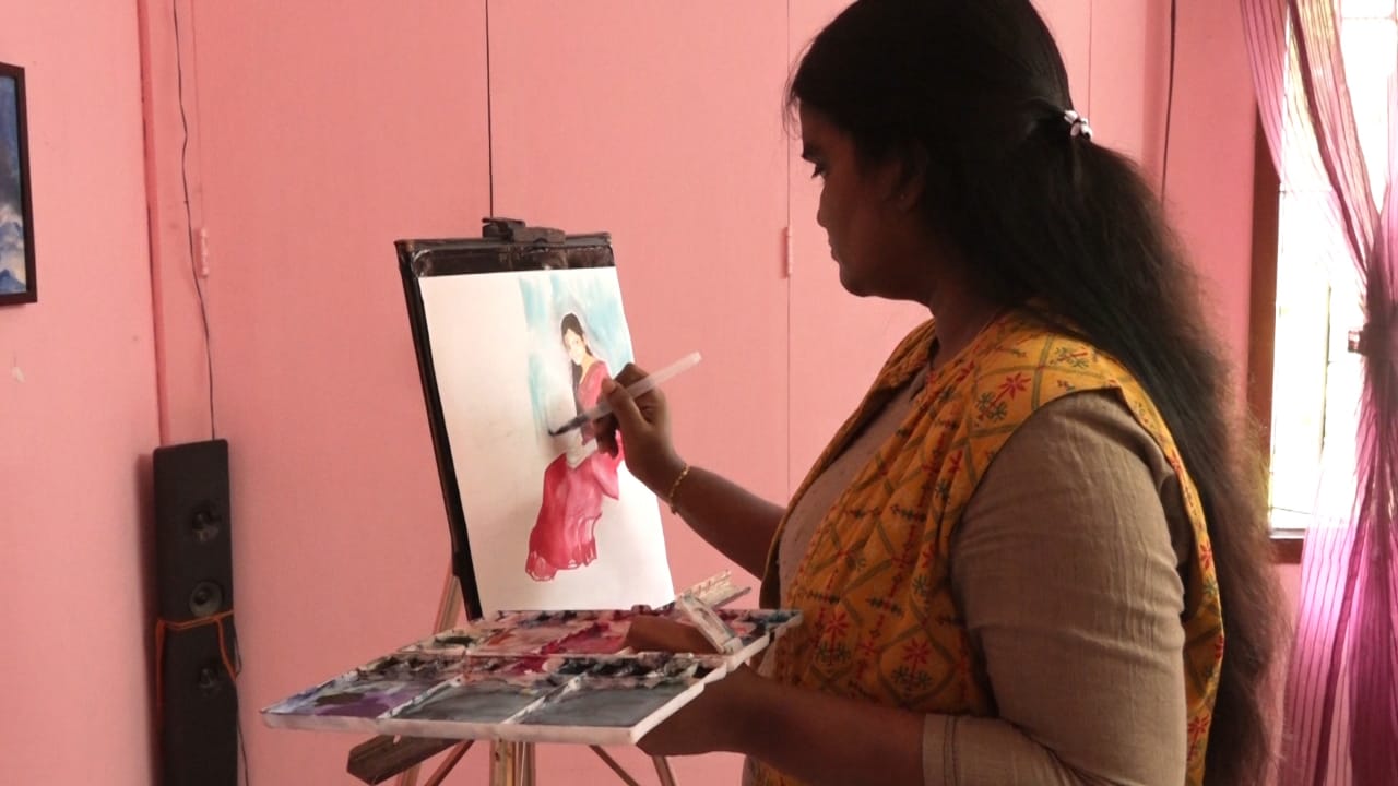 இதனைக் கடந்த ஜனவரி மாதம் 1-ஆம் தேதி அன்று தொடங்கிய இந்த முயற்சியில், நாள் ஒன்றுக்கு ஒரு குறள் விதம் இதுவரை 235 திருக்குறளை வரைந்திருக்கிறார். ஒவ்வொரு நாளும் தவறாமல் ஒரு திருக்குறளை வரைவதன் மூலம், அனைத்து திருக்குறளையும் 2023-ஆம் ஆண்டு ஆகஸ்ட் 23-ஆம் தேதியுடன் முடிக்கத் திட்டமிட்டுள்ளார். இதனைக் கடந்த ஜனவரி மாதம் 1-ஆம் தேதி அன்று தொடங்கிய இந்த முயற்சியில், நாள் ஒன்றுக்கு ஒரு குறள் விதம் இதுவரை 235 திருக்குறளை வரைந்திருக்கிறார். ஒவ்வொரு நாளும் தவறாமல் ஒரு திருக்குறளை வரைவதன் மூலம், அனைத்து திருக்குறளையும் 2023-ஆம் ஆண்டு ஆகஸ்ட் 23-ஆம் தேதியுடன் முடிக்கத் திட்டமிட்டுள்ளார்.