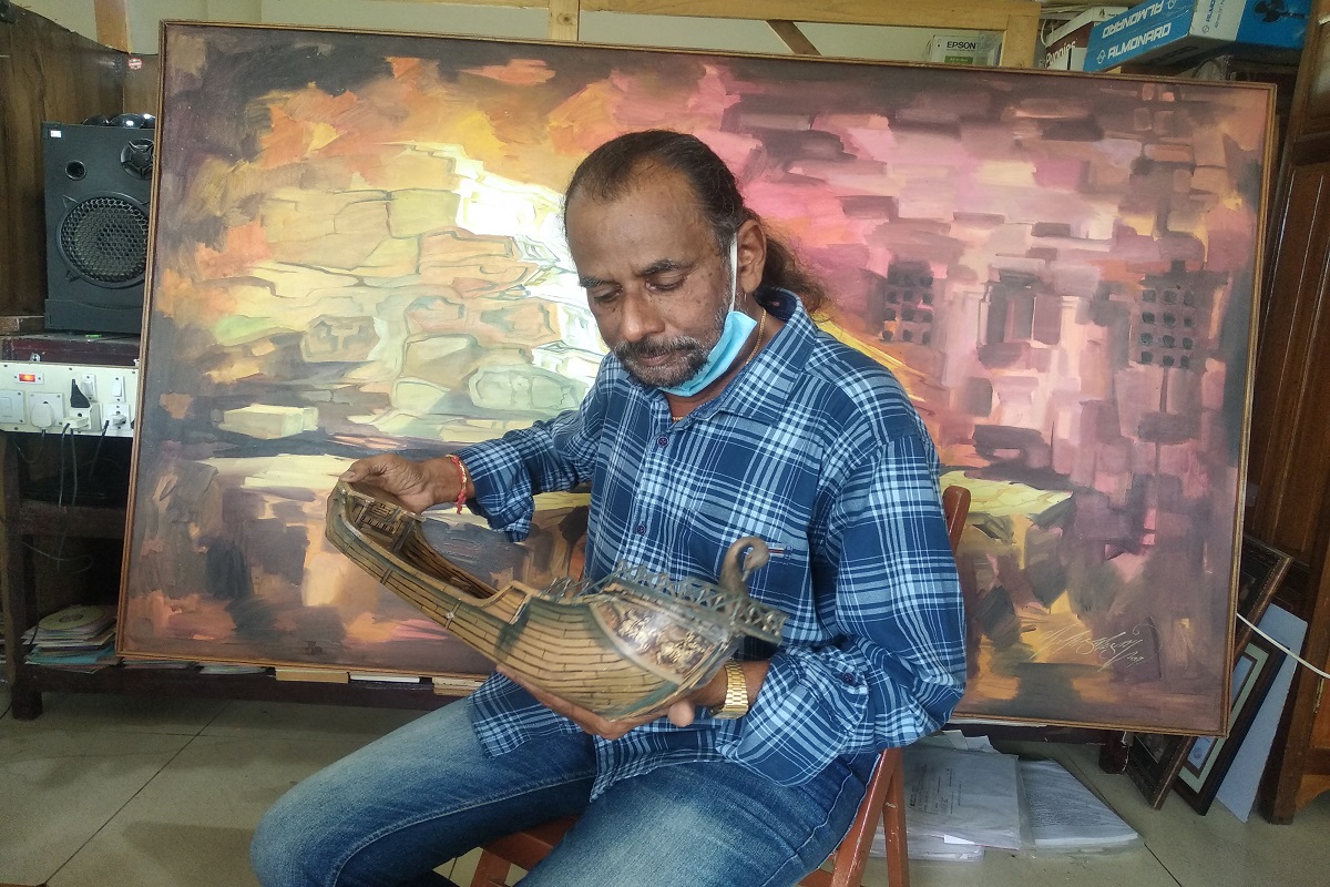  புதுச்சேரியில் பண்டைய வரலாற்று இடமாகத் திகழும் அரிக்கமேட்டில் ரோமானிய காலத்திலிருந்து  வர்த்தகம் நிகழ்ந்துள்ளது. இதற்கான வரலாற்றுச் சான்றுகள் உள்ளதால் ரோமானிய கப்பலின்  மாதிரி இந்த பூங்காவுக்குள் அமைக்கப்பட்டுள்ளது. ஒரு முழு வீட்டிற்கு தேவையான கல்-மண் கொண்டு இந்த கப்பல் அமைக்கப்பட்டிருக்கிறது.60 அடி நீளமும், 15 அடி அகலமும் கொண்ட சிற்பம் இது.  மிக உறுதியோடு அடித்தளமும் கட்டுமானமும் கொண்டது, முன்புறத்தில் தோன்றும் அன்னப் பட்சி சிற்பம் மட்டும் 275 கிலோ எடை கொண்டது.இதனை புதுச்சேரி அரசின் பாரதியார் பல்கலை கூட ஓவிய பேராசிரியர் ராஜராஜன் அமைத்துள்ளார்.