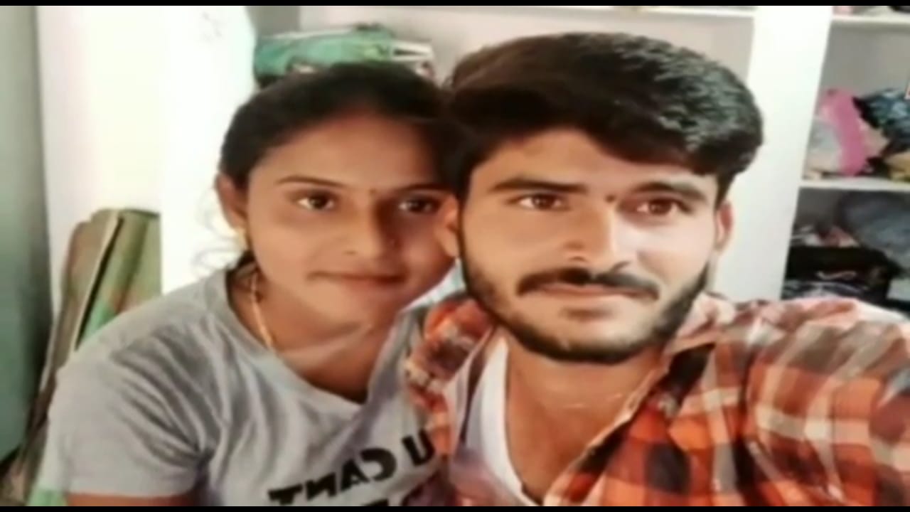  பின்னர் மூன்று மாதங்களில் சுரேஷ் வரதட்சணை கேட்டு கொடுமைப்படுத்துவதாக கூறி காவல் நிலையத்தில் புகார் அளித்தார். இது தொடர்பான வழக்கு நீதிமன்றத்தில் நடை பெற்று மூன்று லட்ச ரூபாய் சுரேஷிடம் இருந்து பணம் பெற்று கொண்டு ரவளிக்கும் சுரேஷுக்கும் விவாகரத்து ஆனது.