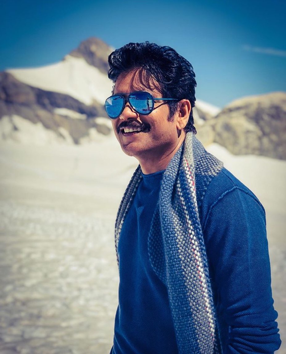 நாகர்ஜூனாவின் இந்த ட்விட்டர் பதிவைப் பார்த்த பலரும், பிக்பாஸ் சீசன் 4 நிகழ்ச்சிக்கான புரமோ ஷூட்டிங் தொடங்கியிருப்பதாக கூறுகின்றனர். இந்த ஆண்டு தெலுங்கில் பிக்பாஸ் சீசன் 4 நிகழ்ச்சி இந்தமாதம் முதலே ஒளிபரப்பாக வாய்ப்பிருப்பதாகவும் கூறப்படுகிறது. நாகர்ஜூனாவின் இந்த ட்விட்டர் பதிவைப் பார்த்த பலரும், பிக்பாஸ் சீசன் 4 நிகழ்ச்சிக்கான புரமோ ஷூட்டிங் தொடங்கியிருப்பதாக கூறுகின்றனர். இந்த ஆண்டு தெலுங்கில் பிக்பாஸ் சீசன் 4 நிகழ்ச்சி இந்தமாதம் முதலே ஒளிபரப்பாக வாய்ப்பிருப்பதாகவும் கூறப்படுகிறது.