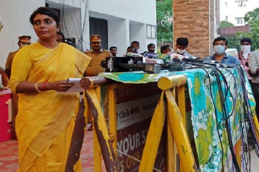 அதில் பீலா ராஜேஷ் சென்னை கொட்டிவாக்கத்தில் 5 கோடி ரூபாய் மதிப்புள்ள தனி வீடு, விருகம்பாக்கத்தில் ஒன்றைரை கோடி மதிப்பிலான வீடு, கொடைக்கானல் அருகே உள்ள வில்பட்டியில் நாற்பது லட்சம் மதிப்புள்ள பிளாட் உள்ளிட்ட 6 அசையா சொத்துக்களை வாங்கியுள்ளதாக குறிப்பிட்டுள்ளார். அதில் பீலா ராஜேஷ் சென்னை கொட்டிவாக்கத்தில் 5 கோடி ரூபாய் மதிப்புள்ள தனி வீடு, விருகம்பாக்கத்தில் ஒன்றைரை கோடி மதிப்பிலான வீடு, கொடைக்கானல் அருகே உள்ள வில்பட்டியில் நாற்பது லட்சம் மதிப்புள்ள பிளாட் உள்ளிட்ட 6 அசையா சொத்துக்களை வாங்கியுள்ளதாக குறிப்பிட்டுள்ளார்.