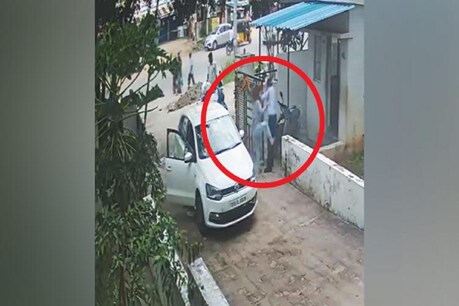 காரை தடுத்து நிறுத்தியதால் வாட்ச்மேனை செருப்பால் அடித்த பெண் - சிசிடிவி காட்சிகள் காரை தடுத்து நிறுத்தியதால் வாட்ச்மேனை செருப்பால் அடித்த பெண் - சிசிடிவி காட்சிகள்