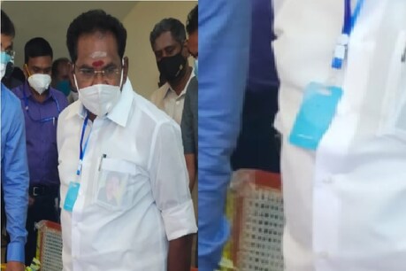 கொரோனாவை தடுக்க அமைச்சர் செல்லூர் ராஜு அணிந்துள்ள அட்டை - என்னென்ன வேலை செய்யும் தெரியுமா...? கொரோனாவை தடுக்க அமைச்சர் செல்லூர் ராஜு அணிந்துள்ள அட்டை - என்னென்ன வேலை செய்யும் தெரியுமா...?