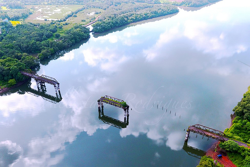  கோவாவின் பழைய போரிம் பாலத்தின் கண்கவர் காட்சி (Image: allistairrod/dronestagram)