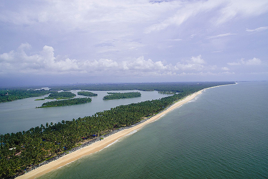 கர்நாடகாவில் கோடி பெங்கிரே கடற்கரை (Image: Aerizone/dronestagram)