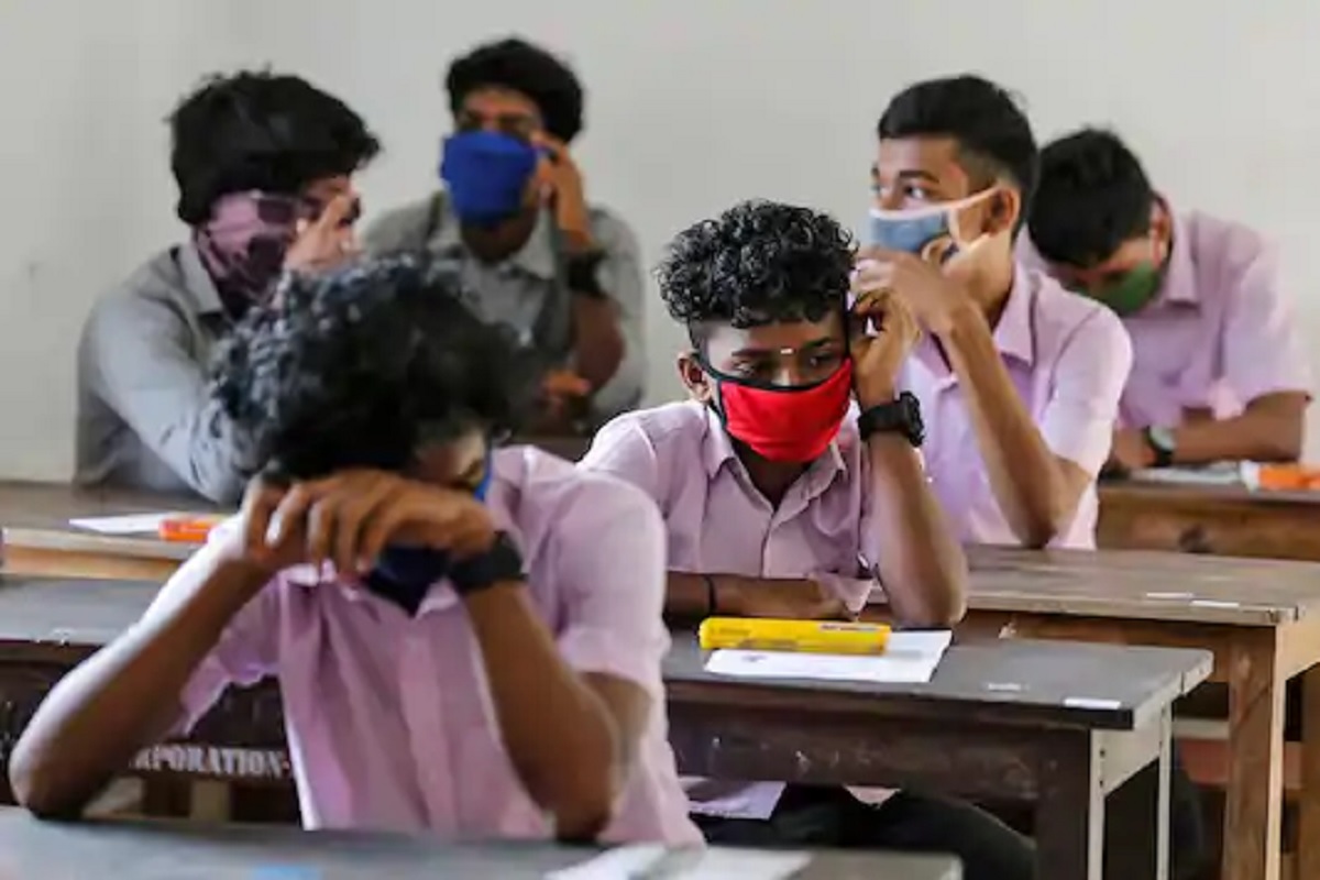 10,11,12-ஆம் வகுப்பு பொதுத்தேர்வுகள் தள்ளிப்போவதாக தகவல்..