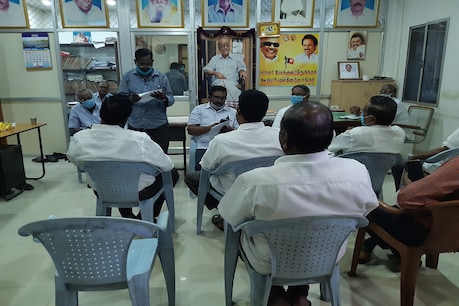 தொடங்கும் போக்குவரத்து சேவை: தொழிற்சங்கங்களின் ஆலோசனைக் கூட்டத்தில் முக்கிய கோரிக்கைகள் தொடங்கும் போக்குவரத்து சேவை: தொழிற்சங்கங்களின் ஆலோசனைக் கூட்டத்தில் முக்கிய கோரிக்கைகள்