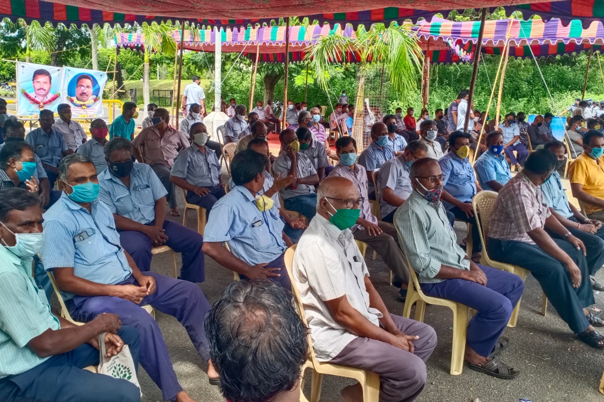 தொழிலாளர்கள் தொடர் போராட்டம்