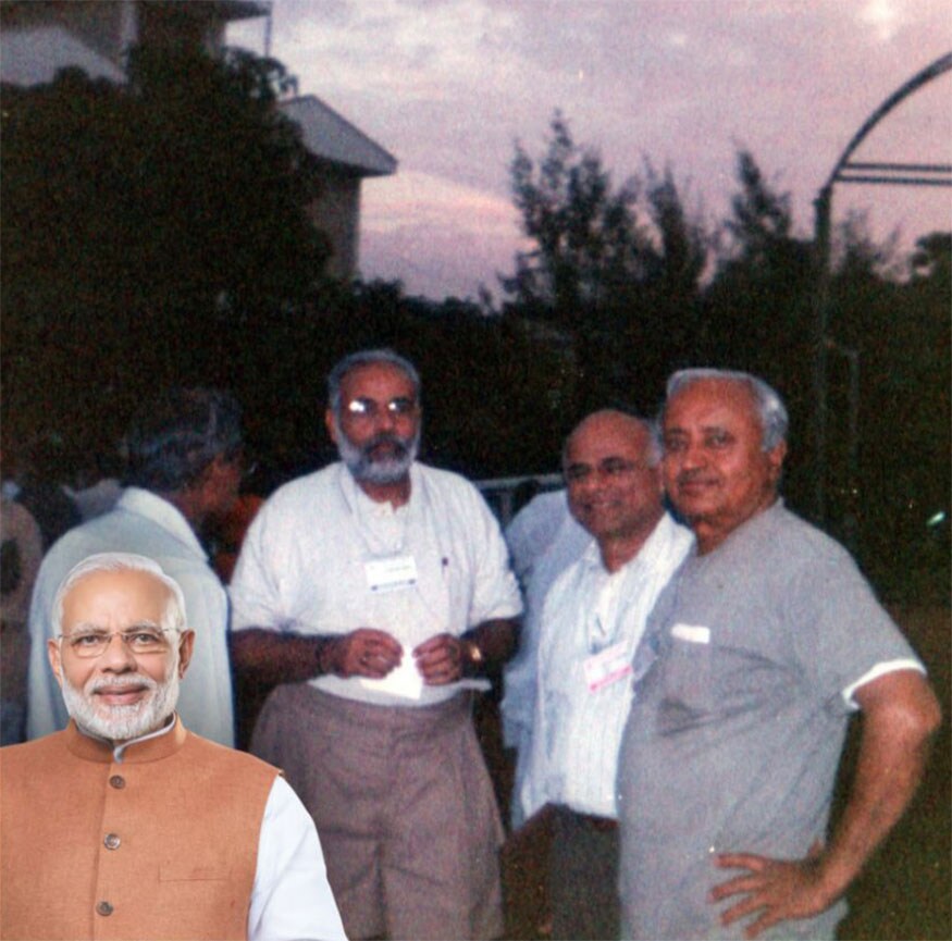  ஆர்.எஸ்.எஸ். சீருடையில் பிரதமர் மோடி
