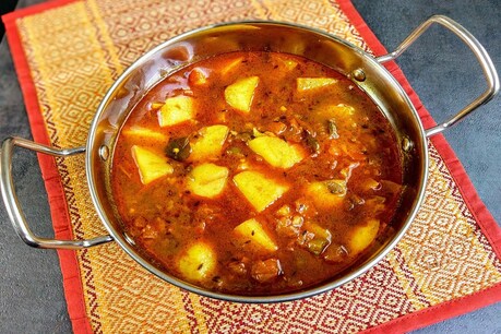 உருளைக்கிழங்கு-தக்காளி தொக்கு செஞ்சு பாருங்க.. குழந்தைகள் கூட விரும்பி சாப்பிடுவாங்க... உருளைக்கிழங்கு-தக்காளி தொக்கு செஞ்சு பாருங்க.. குழந்தைகள் கூட விரும்பி சாப்பிடுவாங்க...