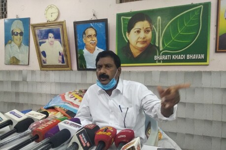 புதுச்சேரி முதல்வரை கைது செய்யவேண்டும்., விவசாயிகளுக்காக பணியாற்றும் தமிழக முதல்வரை விமர்சிக்க தகுதியில்லை - அதிமுக எம்.எல்.ஏ புதுச்சேரி முதல்வரை கைது செய்யவேண்டும்., விவசாயிகளுக்காக பணியாற்றும் தமிழக முதல்வரை விமர்சிக்க தகுதியில்லை - அதிமுக எம்.எல்.ஏ