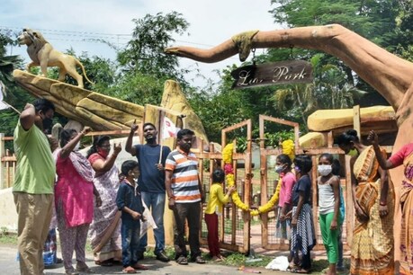 புதுச்சேரியில் செயல்படாத பூங்காவிற்கு மலரஞ்சலி புதுச்சேரியில் செயல்படாத பூங்காவிற்கு மலரஞ்சலி