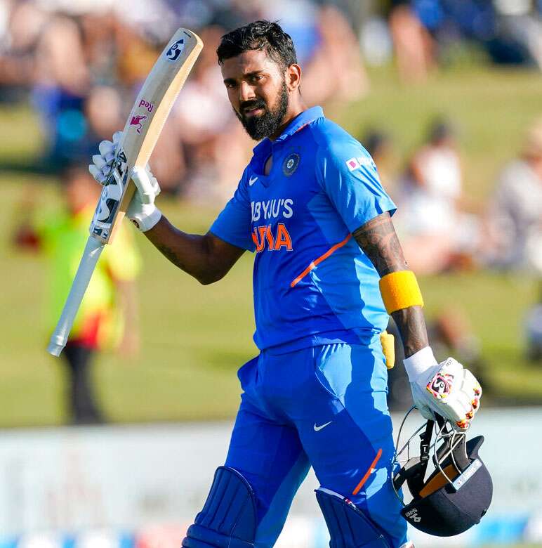 3. கே. எல். ராகுல் : இந்திய தொடக்க ஆட்டக்காரரான இவர் கே.எக்ஸ்.ஐ.பி-க்காக போராடி வருகிறார். மேலும் இவர் 28 போட்டிகளில் 1252 ரன்கள் எடுத்துள்ளார். இவரிடம் ஈர்க்கக்கூடிய விஷயமாக சராசரி 54.43, ஸ்ட்ரைக் ரேட் விகிதம் 146.60 உள்ளது. 3. கே. எல். ராகுல் : இந்திய தொடக்க ஆட்டக்காரரான இவர் கே.எக்ஸ்.ஐ.பி-க்காக போராடி வருகிறார். மேலும் இவர் 28 போட்டிகளில் 1252 ரன்கள் எடுத்துள்ளார். இவரிடம் ஈர்க்கக்கூடிய விஷயமாக சராசரி 54.43, ஸ்ட்ரைக் ரேட் விகிதம் 146.60 உள்ளது.