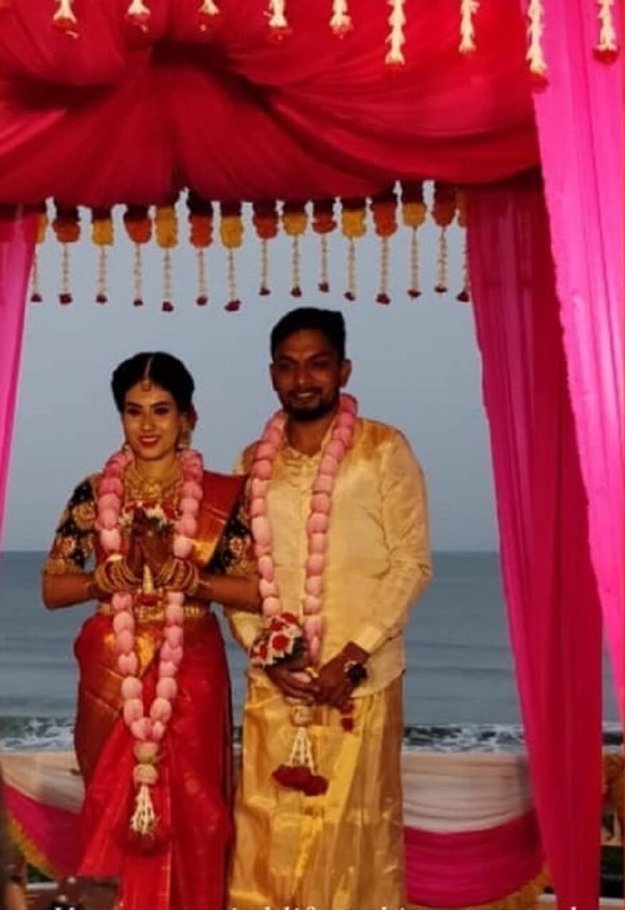 ‘பூவே பூச்சூடவா’ தொடரில் அனு என்ற கதாபாத்திரத்தில் நடித்து வரும் தனலட்சுமிக்கு சில நாட்களுக்கு முன்னர் நலங்கு விழா நடைபெற்றது. ‘பூவே பூச்சூடவா’ தொடரில் அனு என்ற கதாபாத்திரத்தில் நடித்து வரும் தனலட்சுமிக்கு சில நாட்களுக்கு முன்னர் நலங்கு விழா நடைபெற்றது.