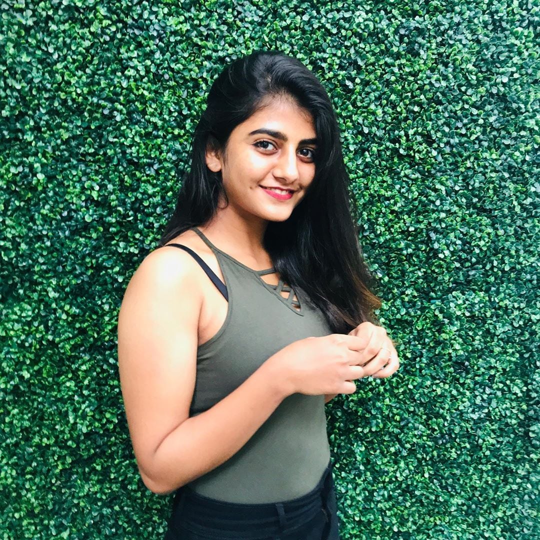 ‘3’ படத்தில் ஸ்ருதிஹாசனுக்கு தங்கையாக நடித்திருந்தவர் கேப்ரில்லா. ஜோடி நம்பர் 1 நடன நிகழ்ச்சியிலும் கலந்து கொண்டுள்ளார். விஜய் டிவி மூலம் கவனம் பெற்ற இவரும் இந்தமுறை பிக்பாஸ் நிகழ்ச்சியில் கலந்து கொள்ள இருப்பது உறுதியாகியுள்ளது ‘3’ படத்தில் ஸ்ருதிஹாசனுக்கு தங்கையாக நடித்திருந்தவர் கேப்ரில்லா. ஜோடி நம்பர் 1 நடன நிகழ்ச்சியிலும் கலந்து கொண்டுள்ளார். விஜய் டிவி மூலம் கவனம் பெற்ற இவரும் இந்தமுறை பிக்பாஸ் நிகழ்ச்சியில் கலந்து கொள்ள இருப்பது உறுதியாகியுள்ளது