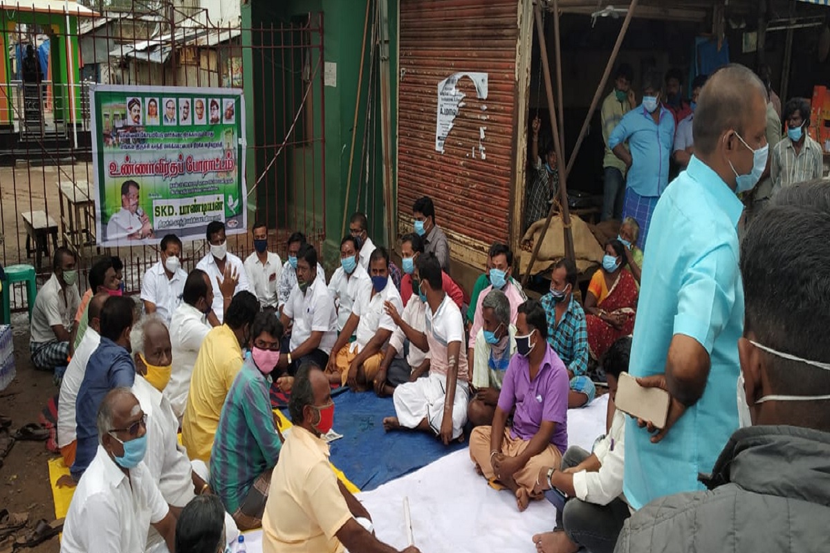 திருச்சியில் வியாபாரிகள் திடீர் உண்ணாவிரதம்