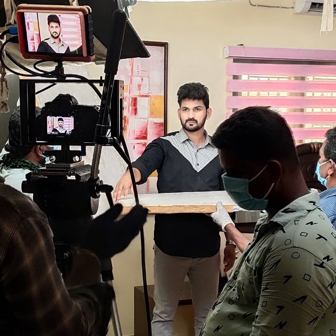 கனா காணும் காலங்கள், காதல் முதல் கல்யாணம் வரை உள்ளிட்ட சீரியல்களில் நடித்து பிரபலமான கார்த்திக் வாசு, தற்போது பூவே பூச்சூடவா தொடரில் நடித்து வருகிறார். கனா காணும் காலங்கள், காதல் முதல் கல்யாணம் வரை உள்ளிட்ட சீரியல்களில் நடித்து பிரபலமான கார்த்திக் வாசு, தற்போது பூவே பூச்சூடவா தொடரில் நடித்து வருகிறார்.