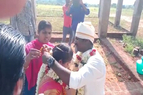 காவல்நிலையத்தில் சமரசம்: கட்டிய தாலியைக் கழற்றிய காதலி: விரக்தியில் புதுமாப்பிள்ளை தற்கொலை காவல்நிலையத்தில் சமரசம்: கட்டிய தாலியைக் கழற்றிய காதலி: விரக்தியில் புதுமாப்பிள்ளை தற்கொலை