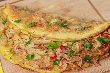 மேகி ஆம்லெட் ரெசிபி : காலை உணவிற்கு ஈசியாக செய்து சாப்பிடலாம் மேகி ஆம்லெட் ரெசிபி : காலை உணவிற்கு ஈசியாக செய்து சாப்பிடலாம்