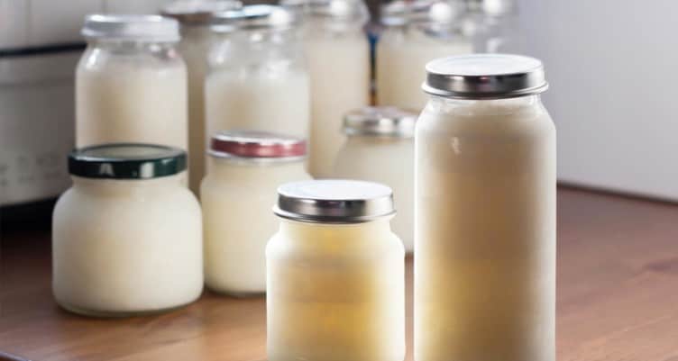 6. தாய்ப்பால் சோதனை (THE BREAST MILK TEST) : இந்த சோதனை மேற்கண்ட சோதனைகளை காட்டிலும் சிறுது ஆறுதல் அளிப்பதாகத்தான் தெரிகிறது. இருப்பினும் இது ஒரு வினோதமான சோதனை தான். ஒரு மகனைப் பெற்றெடுத்த தாய்ப்பாலை சோதிக்கப்பட வேண்டிய பெண்ணை குடிக்க சொல்வார்களாம். அதனைக் குடித்த பெண்ணுக்கு வாந்தி அல்லது குமட்டல் ஏற்பட்டால் அவள் கர்ப்பமாக இருக்கிறாள் என உறுதி செய்யப்படுமாம். 6. தாய்ப்பால் சோதனை (THE BREAST MILK TEST) : இந்த சோதனை மேற்கண்ட சோதனைகளை காட்டிலும் சிறுது ஆறுதல் அளிப்பதாகத்தான் தெரிகிறது. இருப்பினும் இது ஒரு வினோதமான சோதனை தான். ஒரு மகனைப் பெற்றெடுத்த தாய்ப்பாலை சோதிக்கப்பட வேண்டிய பெண்ணை குடிக்க சொல்வார்களாம். அதனைக் குடித்த பெண்ணுக்கு வாந்தி அல்லது குமட்டல் ஏற்பட்டால் அவள் கர்ப்பமாக இருக்கிறாள் என உறுதி செய்யப்படுமாம்.