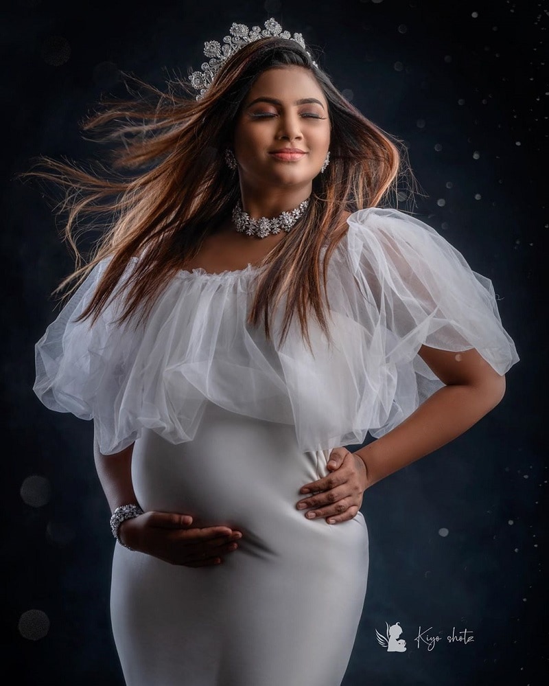 இதை மைனா நந்தினி மற்றும் அவருடையக் கணவர் யோகேஷ்வரனும் இன்ஸ்டாகிராமில் அதிகாரப்பூர்வ தகவலாகப் பகிர்ந்துள்ளனர். இதை மைனா நந்தினி மற்றும் அவருடையக் கணவர் யோகேஷ்வரனும் இன்ஸ்டாகிராமில் அதிகாரப்பூர்வ தகவலாகப் பகிர்ந்துள்ளனர்.