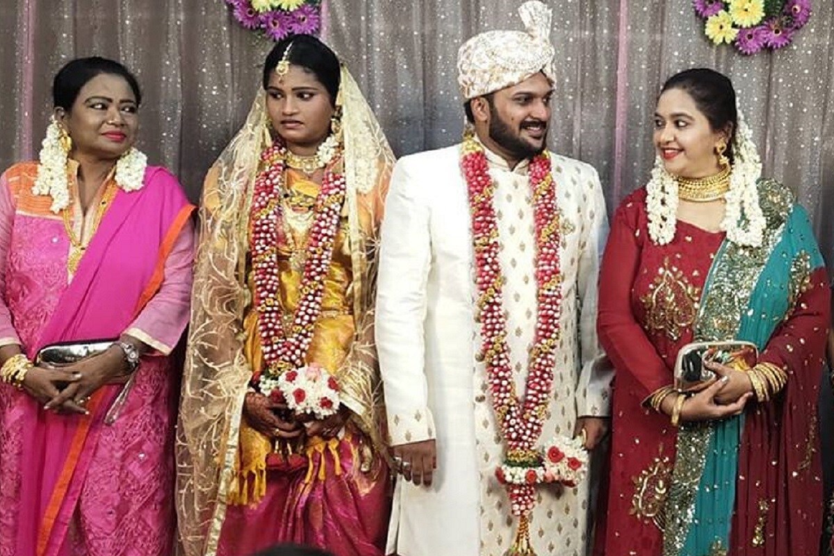 ‘குக் வித் கோமாளி’ நிகழ்ச்சியில் கலந்து கொண்ட சின்னத்திரை நடிகர் சாய் சக்திக்கு இரண்டாவது திருமணம் நடைபெற்றுள்ளது. ‘குக் வித் கோமாளி’ நிகழ்ச்சியில் கலந்து கொண்ட சின்னத்திரை நடிகர் சாய் சக்திக்கு இரண்டாவது திருமணம் நடைபெற்றுள்ளது.