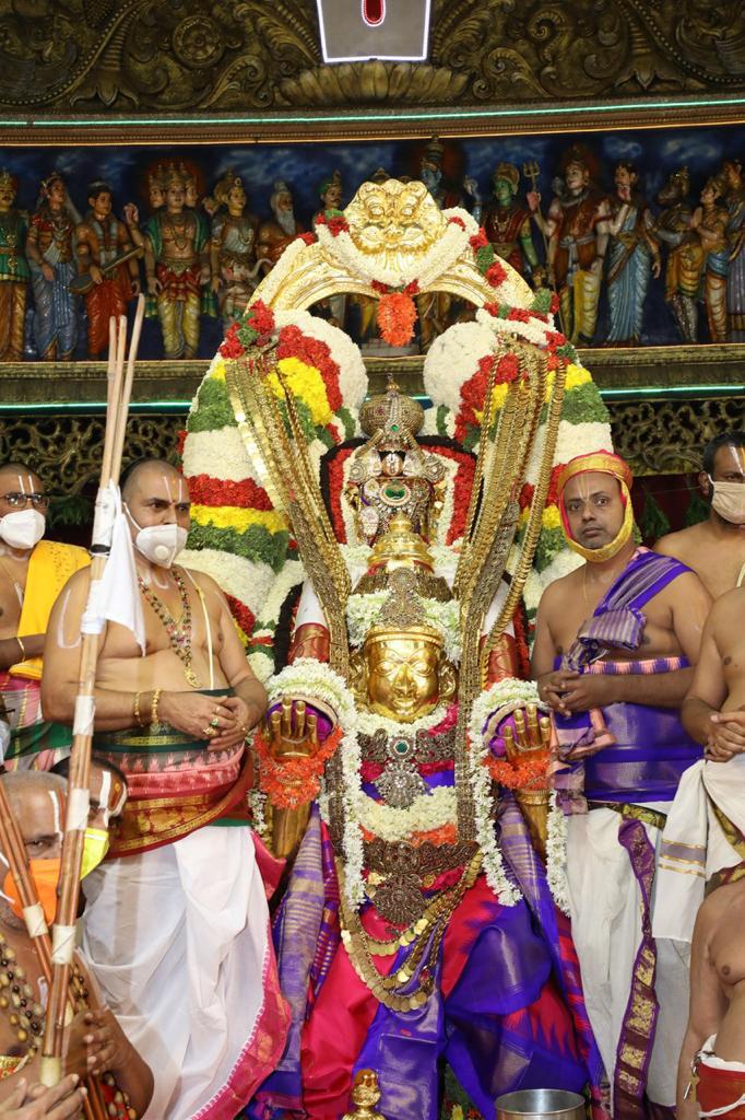  இவர்களுடன் எம்எல்ஏ ரோஜா, அறங்காவலர் குழு தலைவர் சுப்பா ரெட்டி, தலைமை நிர்வாக அதிகாரி அனில் குமார் உட்பட பலர் கலந்து கொண்டனர்.