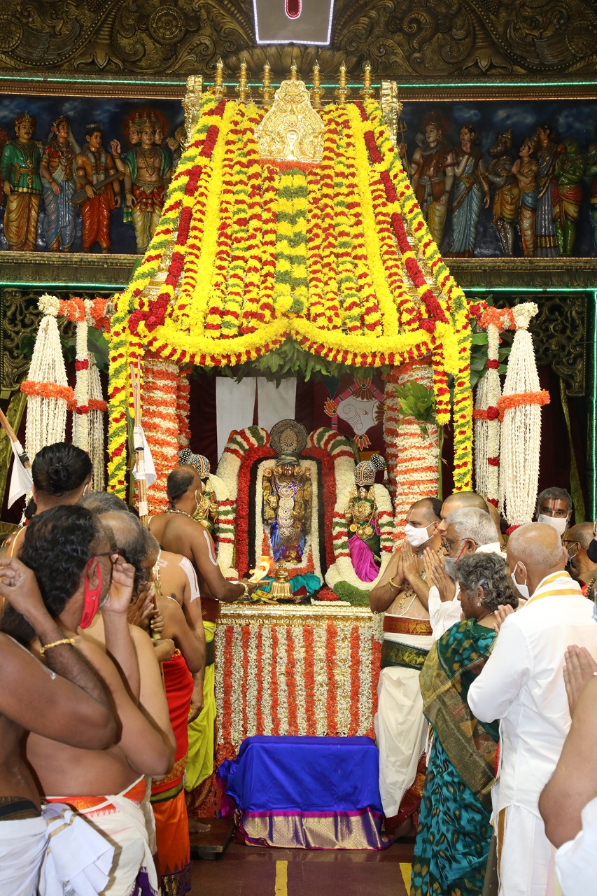  திருப்பதி ஏழுமலையான் கோவில் வருடாந்த பிரம்மோற்சவத்தின் எட்டாவது நாள் காலை தேரோட்டம் நடைபெறுவது வழக்கம்..
