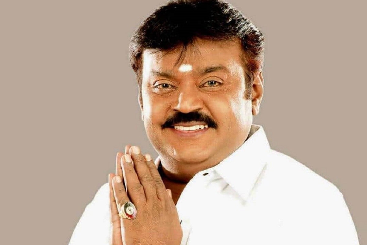 கொரோனா தொற்று உறுதி செய்யப்பட்டு மருத்துவமனையில் சிகிச்சை பெற்று வரும் நடிகரும் தேமுதிக தலைவருமான விஜயகாந்த் விரைவில் நலம் பெற்று வீடு திரும்ப வேண்டும் என்று தமிழக அரசியல் கட்சித் தலைவர்கள் தங்களது விருப்பத்தை வெளிப்படுத்தியுள்ளனர். கொரோனா தொற்று உறுதி செய்யப்பட்டு மருத்துவமனையில் சிகிச்சை பெற்று வரும் நடிகரும் தேமுதிக தலைவருமான விஜயகாந்த் விரைவில் நலம் பெற்று வீடு திரும்ப வேண்டும் என்று தமிழக அரசியல் கட்சித் தலைவர்கள் தங்களது விருப்பத்தை வெளிப்படுத்தியுள்ளனர்.