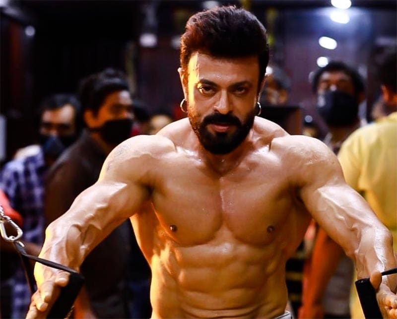இவர் வின்னர் திரைப்படத்தில் நகைச்சுவை நடிகர் வடிவேலுவுடன் நடித்த சீன் ஒன்று மீம்ஸ்களில் அதிகம் பயன்படுத்தப்படும். இவர் வின்னர் திரைப்படத்தில் நகைச்சுவை நடிகர் வடிவேலுவுடன் நடித்த சீன் ஒன்று மீம்ஸ்களில் அதிகம் பயன்படுத்தப்படும்.