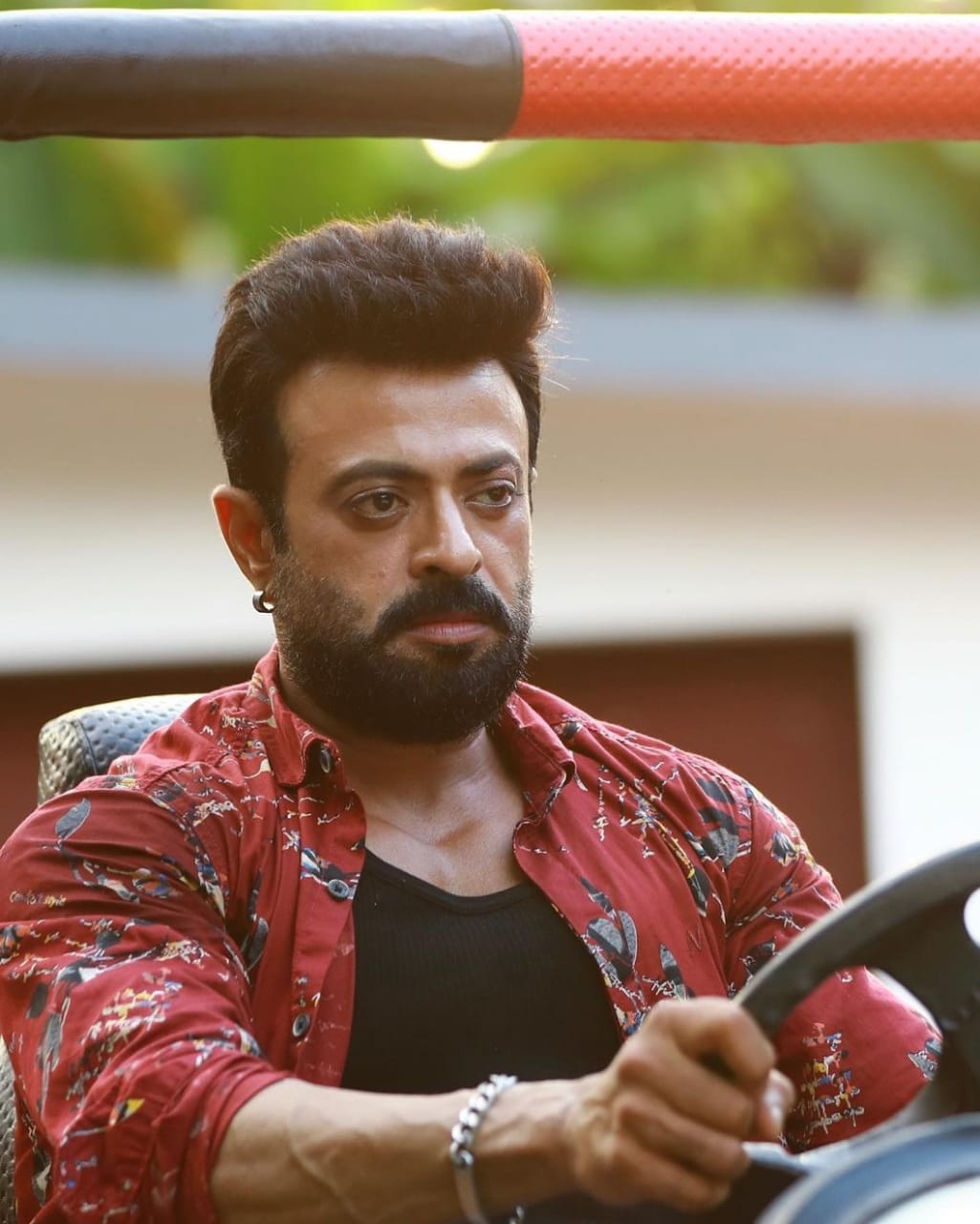 கட்டதுரைக்கு கட்டம் சரியில்லை நம்மகூட விளையாடுறதே வேலையாபோச்சு என வடிவேலு கூறுவது பலரையும் நகைப்பிற்குள்ளாகியது. இந்த திரைப்படத்தில் கட்டதுரை கதாபாத்திரத்தில் நடித்திருந்த ரியாஸ் கான் தனது உடலை பாடிபில்டர் போல் காட்டியிருப்பார் கட்டதுரைக்கு கட்டம் சரியில்லை நம்மகூட விளையாடுறதே வேலையாபோச்சு என வடிவேலு கூறுவது பலரையும் நகைப்பிற்குள்ளாகியது. இந்த திரைப்படத்தில் கட்டதுரை கதாபாத்திரத்தில் நடித்திருந்த ரியாஸ் கான் தனது உடலை பாடிபில்டர் போல் காட்டியிருப்பார்