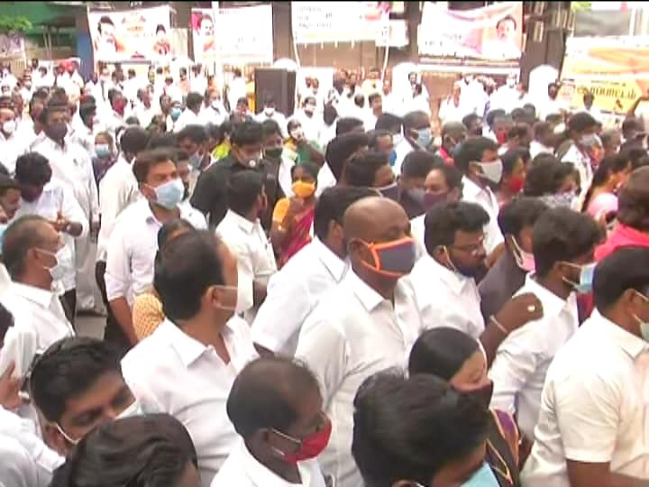 மருத்துவ கல்வியில் அரசு பள்ளி மாணவர்களுக்கு 7.5% இட ஒதுக்கீடு கோரி ஆர்பாட்டத்தின் போது முழக்கங்கள் எழுப்பப்பட்டது. மருத்துவ கல்வியில் அரசு பள்ளி மாணவர்களுக்கு 7.5% இட ஒதுக்கீடு கோரி ஆர்பாட்டத்தின் போது முழக்கங்கள் எழுப்பப்பட்டது.