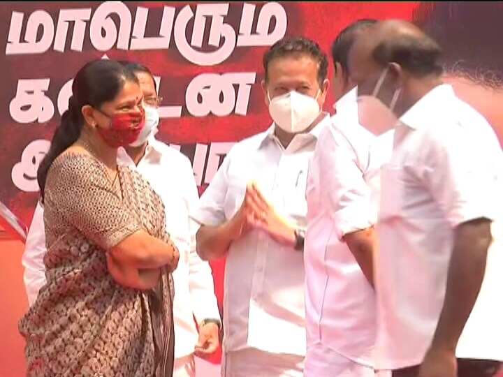திமுக தலைவர் மு க ஸ்டாலின் தலைமையில் நடைபெறும் கண்டன ஆர்ப்பாட்டத்தில் திமுக பொதுச்செயலாளர் துரைமுருகன் , திமுக முதன்மைச்செயலாளர் கே.என்.நேரு, பொருளாளர் டி.ஆர்.பாலு, அமைப்புச் செயலாளர் ஆர்.எஸ்.பாரதி, துணைப் பொதுச் செயலாளர் பொன்முடி, மகளிரணி செயலாளர் கனிமொழி இளைஞரணி செயலாளர் உதயநிதி ஸ்டாலின் உள்ளிட்ட 4ஆயிரத்திற்கும் அதிகமான திமுக நிர்வாகிகளும் தொண்டர்களும் பங்கேற்றனர். திமுக தலைவர் மு க ஸ்டாலின் தலைமையில் நடைபெறும் கண்டன ஆர்ப்பாட்டத்தில் திமுக பொதுச்செயலாளர் துரைமுருகன் , திமுக முதன்மைச்செயலாளர் கே.என்.நேரு, பொருளாளர் டி.ஆர்.பாலு, அமைப்புச் செயலாளர் ஆர்.எஸ்.பாரதி, துணைப் பொதுச் செயலாளர் பொன்முடி, மகளிரணி செயலாளர் கனிமொழி இளைஞரணி செயலாளர் உதயநிதி ஸ்டாலின் உள்ளிட்ட 4ஆயிரத்திற்கும் அதிகமான திமுக நிர்வாகிகளும் தொண்டர்களும் பங்கேற்றனர்.