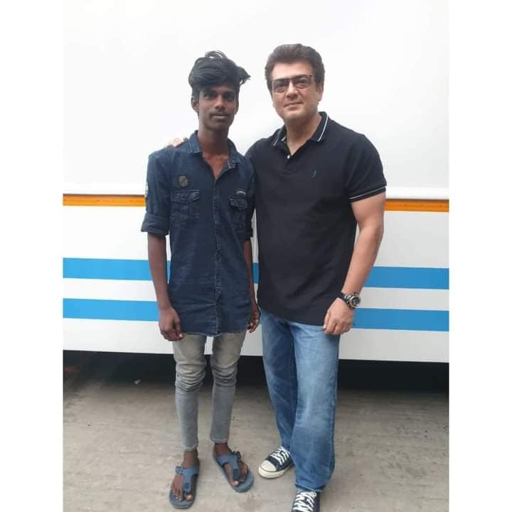 இந்நிலையில் ஹைதராபாத்தில் ‘வலிமை’ படப்பிடிப்பில் சில ரசிகர்கள் அஜித்துடன் புகைப்படம் எடுத்துள்ளனர். அந்த போட்டோக்கள் சமூகவலைதளத்தில் வெளியாகியுள்ளன. இந்நிலையில் ஹைதராபாத்தில் ‘வலிமை’ படப்பிடிப்பில் சில ரசிகர்கள் அஜித்துடன் புகைப்படம் எடுத்துள்ளனர். அந்த போட்டோக்கள் சமூகவலைதளத்தில் வெளியாகியுள்ளன.