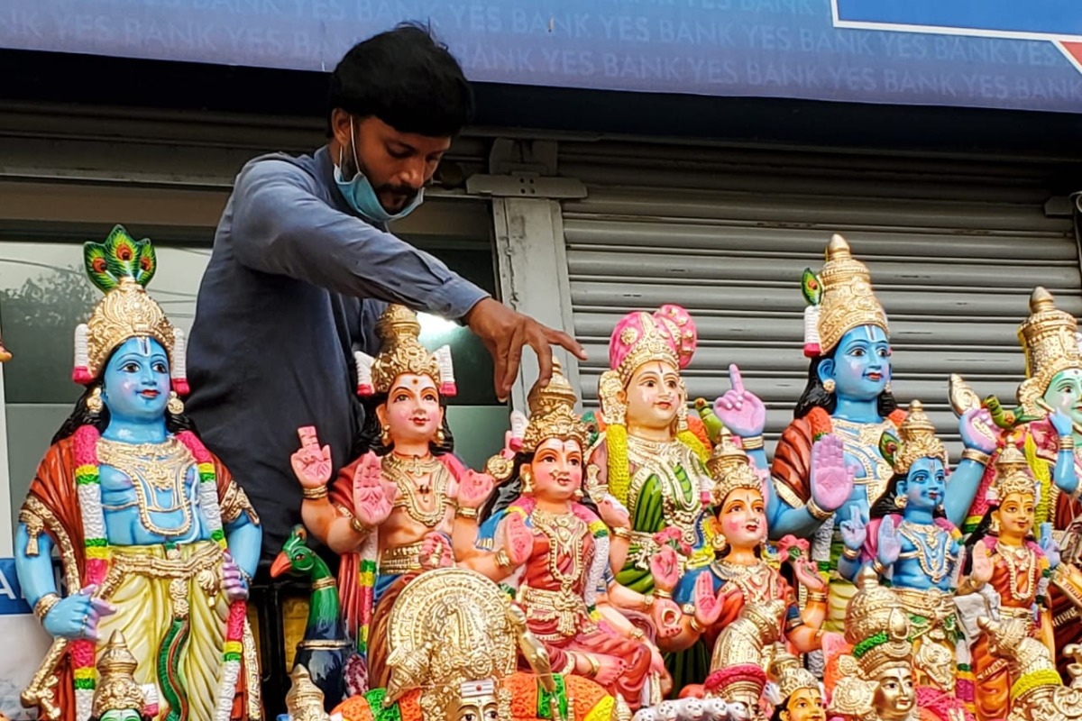 கொலு பொம்மைகள் விற்பனை மந்தம்: வியாபாரிகள் கவலை..