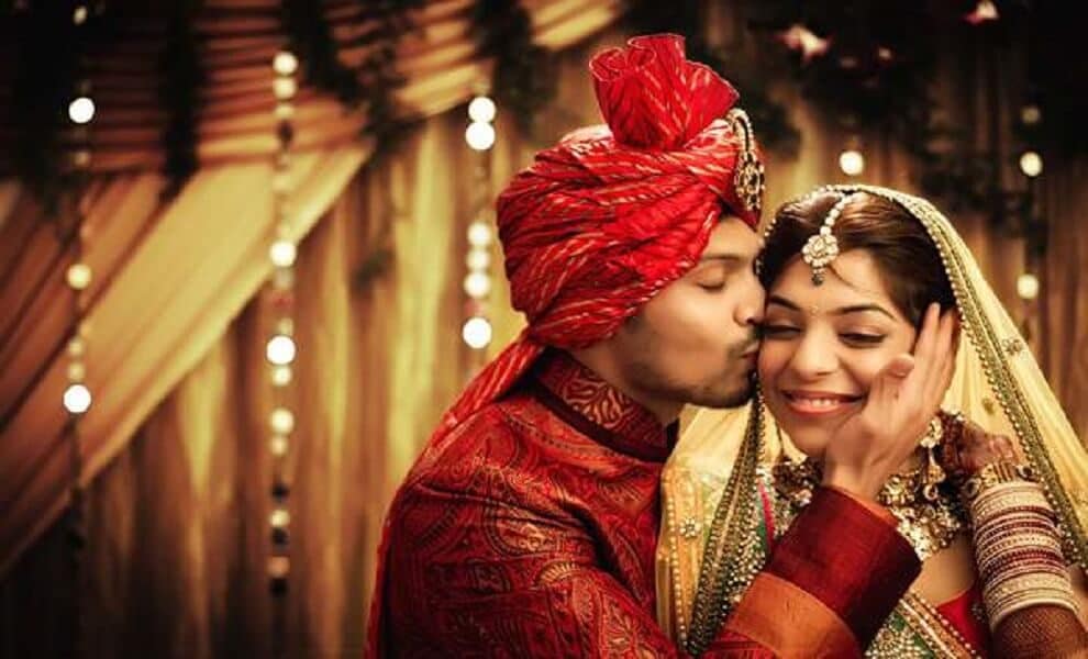 தொடர் உடலுறவில் ஈடுபடுதல்: தொடர்ந்து உடலுறவில் ஈடுபடுவதால் பல நன்மைகள் ஏற்படுகிறது என்று நிரூபிக்கப்பட்டு உள்ளது. தொடர்ந்து உடலுறவு கொள்வதால் மன அழுத்தத்தை எதிர்த்துப் போராடச் செய்கிறது. நோய் எதிர்ப்பு சக்தியை அதிகரிக்கிறது. உங்கள் மனநிலையை மேம்படுத்துகிறது. இதய ஆரோக்கியத்தை மேம்படுத்துகிறது மற்றும் இன்னும் பலவற்றைச் செய்யலாம் என்று ஆய்வுகளில் கூறுகின்றனர். இருப்பினும் பரவலாகப் பேசப்படும் கருத்து பெண்கள் உடலுறவில் ஈடுபடுவதால் உடல் எடை அதிகரிக்கும் என்பது தான். நண்பர்களிடைய இதைப் பற்றி பேசும் போது கண்டிப்பாக பெரிய விவாதத்தை ஏற்படுத்திருக்கும். தொடர் உடலுறவில் ஈடுபடுதல்: தொடர்ந்து உடலுறவில் ஈடுபடுவதால் பல நன்மைகள் ஏற்படுகிறது என்று நிரூபிக்கப்பட்டு உள்ளது. தொடர்ந்து உடலுறவு கொள்வதால் மன அழுத்தத்தை எதிர்த்துப் போராடச் செய்கிறது. நோய் எதிர்ப்பு சக்தியை அதிகரிக்கிறது. உங்கள் மனநிலையை மேம்படுத்துகிறது. இதய ஆரோக்கியத்தை மேம்படுத்துகிறது மற்றும் இன்னும் பலவற்றைச் செய்யலாம் என்று ஆய்வுகளில் கூறுகின்றனர். இருப்பினும் பரவலாகப் பேசப்படும் கருத்து பெண்கள் உடலுறவில் ஈடுபடுவதால் உடல் எடை அதிகரிக்கும் என்பது தான். நண்பர்களிடைய இதைப் பற்றி பேசும் போது கண்டிப்பாக பெரிய விவாதத்தை ஏற்படுத்திருக்கும்.