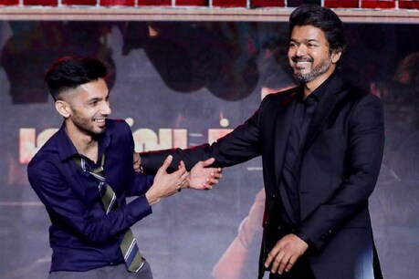 ‘மாஸ்டர்’ குழு கொடுத்த பிறந்தநாள் ட்ரீட் - அனிருத் மகிழ்ச்சி ‘மாஸ்டர்’ குழு கொடுத்த பிறந்தநாள் ட்ரீட் - அனிருத் மகிழ்ச்சி