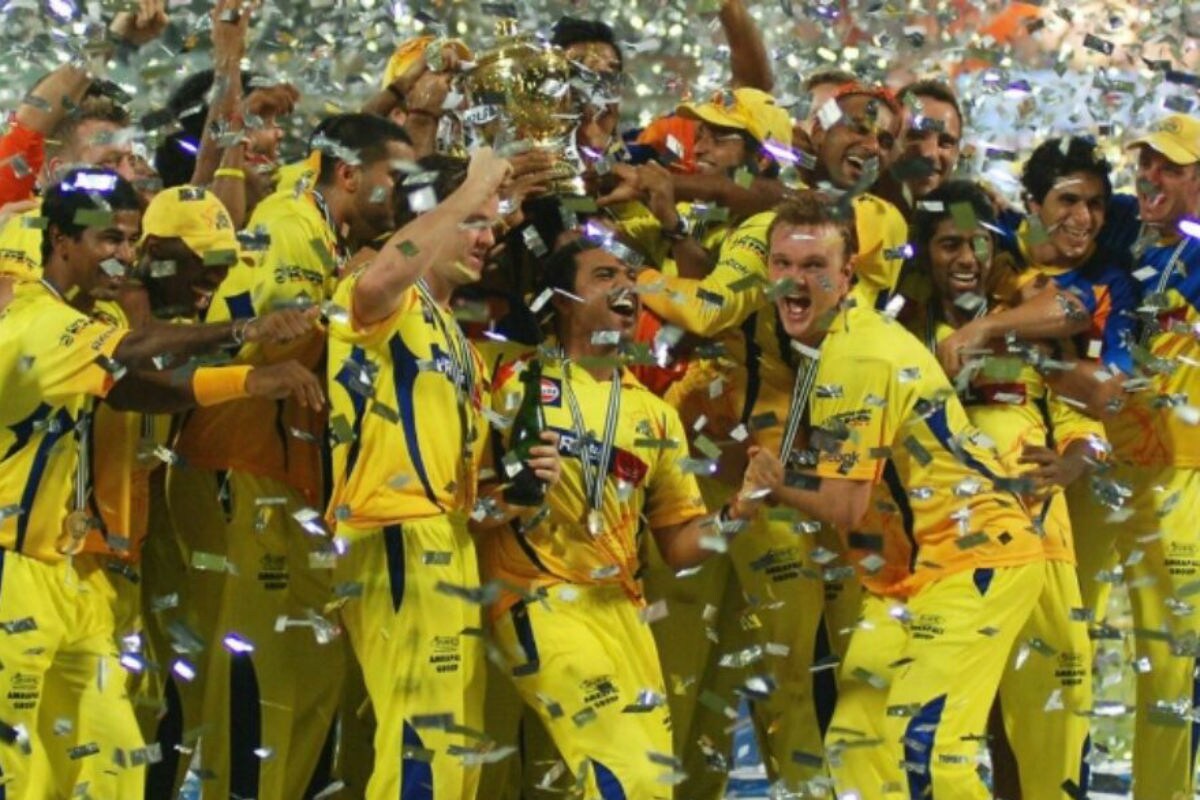 2011 தொடரில் சி.எஸ்.கே அணி தனது இரண்டாவது வெற்றியை கண்டது. ஆர்.சி.பி.க்கு எதிரான ஆட்டத்தில் முரளி விஜய் மற்றும் மைக் ஹஸ்ஸியின் அரைசதங்கள் மூலம் சிஎஸ்கே அணி 205-5 என்ற கணக்கில் ரன்களை குவித்தது. 206 என்ற இலக்கை எதிர்கொண்ட ஆர்.சி.பி. அணி 20 ஓவர்களில் 147-8 ரன்களை மட்டுமே எடுத்தது. 2011 தொடரில் சி.எஸ்.கே அணி தனது இரண்டாவது வெற்றியை கண்டது. ஆர்.சி.பி.க்கு எதிரான ஆட்டத்தில் முரளி விஜய் மற்றும் மைக் ஹஸ்ஸியின் அரைசதங்கள் மூலம் சிஎஸ்கே அணி 205-5 என்ற கணக்கில் ரன்களை குவித்தது. 206 என்ற இலக்கை எதிர்கொண்ட ஆர்.சி.பி. அணி 20 ஓவர்களில் 147-8 ரன்களை மட்டுமே எடுத்தது.