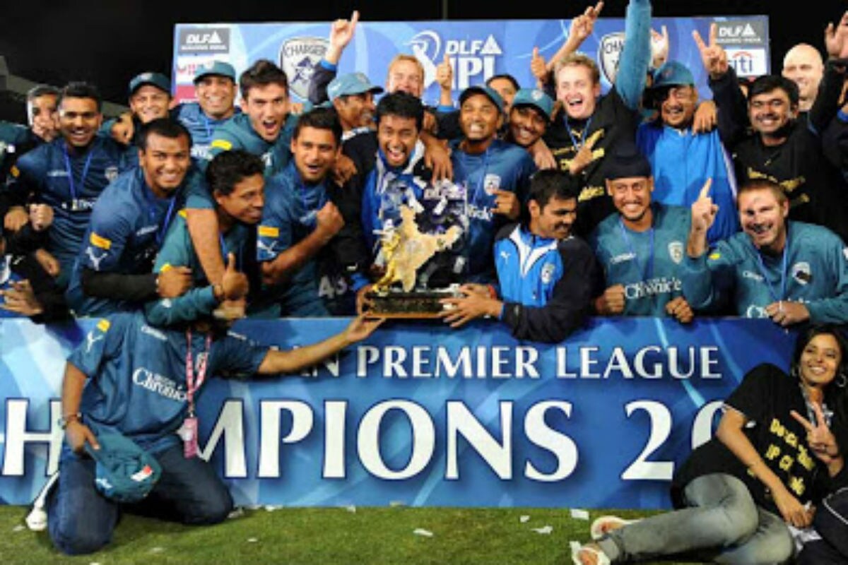 2009 ம் ஆண்டு நடைபெற்ற இறுதிப்போட்டியில் முன்பிருந்த டெக்கான் சார்ஜர்ஸ் தனது முதல் ஐபிஎல் பட்டத்தை வென்றது. இறுதிப் போட்டியில் 7 ரன்கள் வித்தியாசத்தில் ஆர்.சி.பியை வீழ்த்தியது. 2009 ம் ஆண்டு நடைபெற்ற இறுதிப்போட்டியில் முன்பிருந்த டெக்கான் சார்ஜர்ஸ் தனது முதல் ஐபிஎல் பட்டத்தை வென்றது. இறுதிப் போட்டியில் 7 ரன்கள் வித்தியாசத்தில் ஆர்.சி.பியை வீழ்த்தியது.