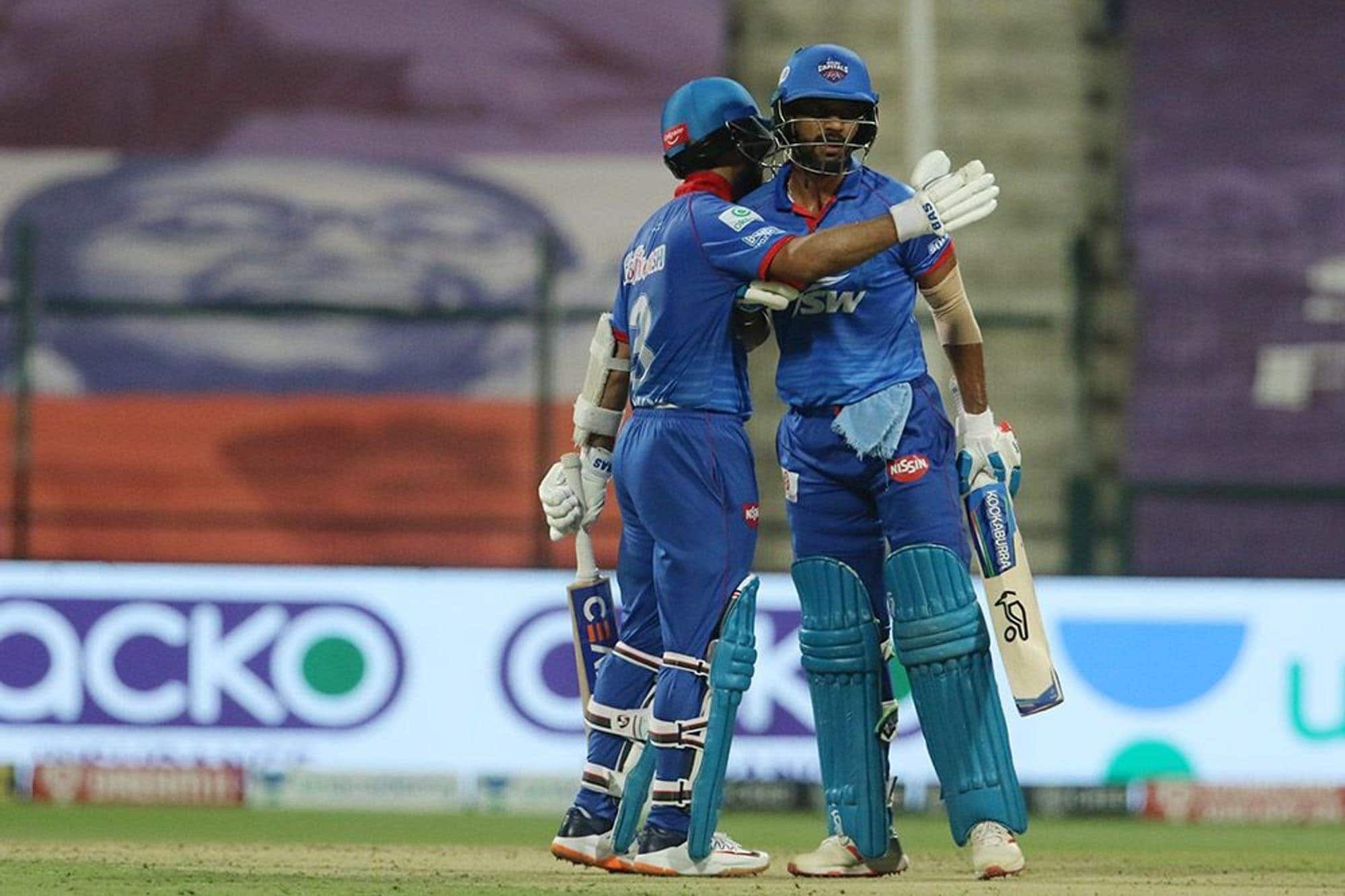 தொடர்ந்து 4 போட்டிகள் தோல்வியடைந்த டெல்லி ஆர்.சி.பி அணியை வீழ்த்தி ப்ளே ஆஃப் வாய்ப்பை உறுதி செய்து கொண்டது. தொடர்ந்து 4 போட்டிகள் தோல்வியடைந்த டெல்லி ஆர்.சி.பி அணியை வீழ்த்தி ப்ளே ஆஃப் வாய்ப்பை உறுதி செய்து கொண்டது.