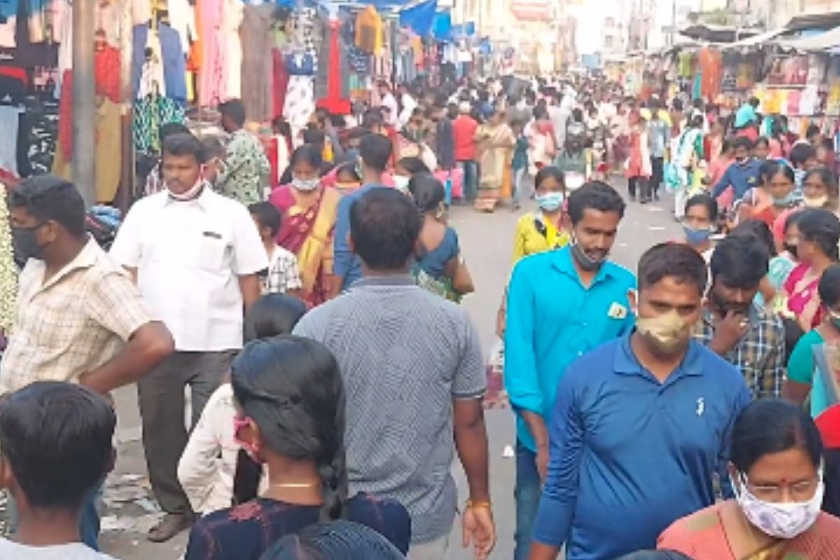 தீபாவளி ஷாப்பிங் செய்ய கடைவீதிகளில் குவிந்த மக்கள்..