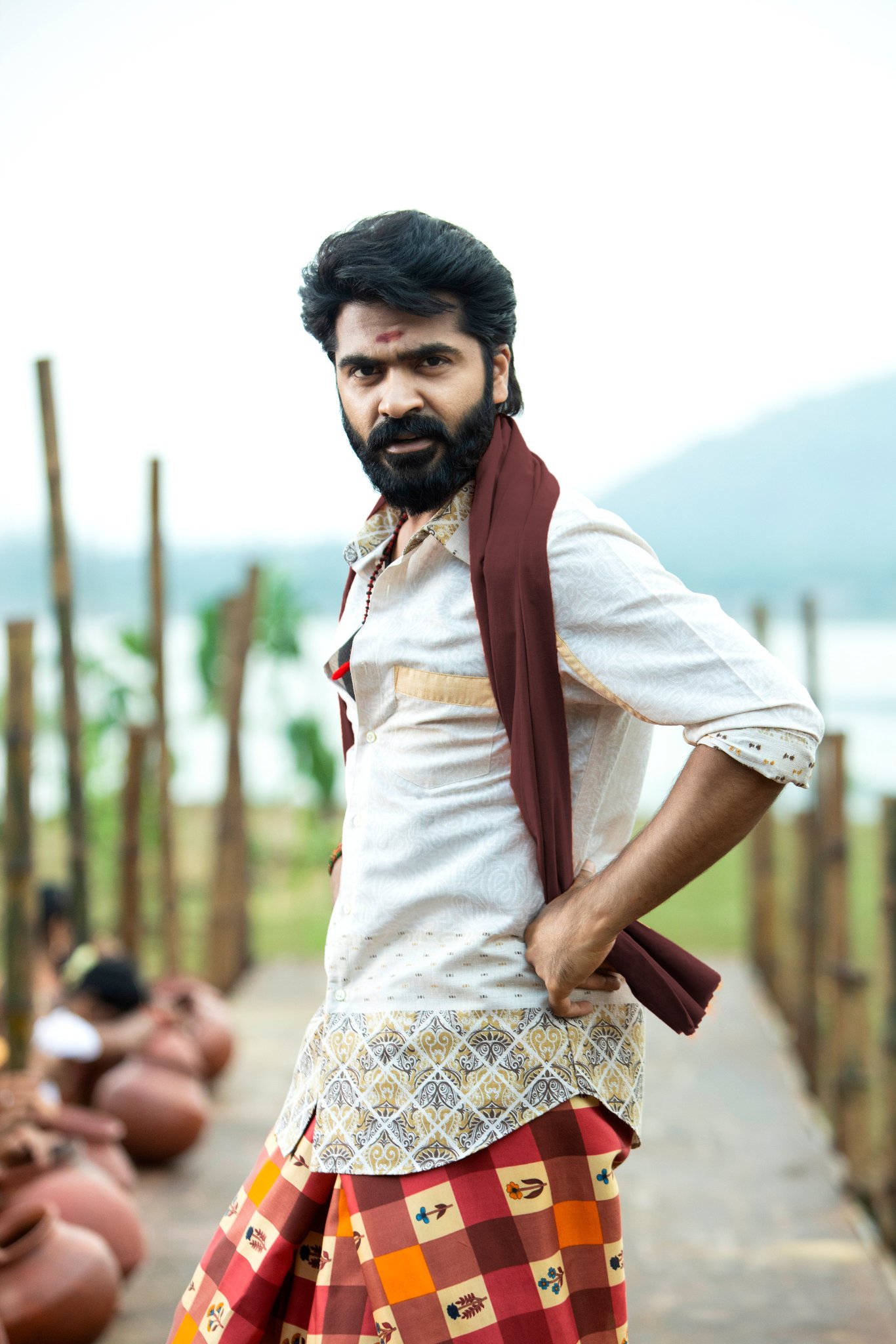  அவருடன் பாரதிராஜா, நிதி அகர்வால், பாலா சரவணன் உள்ளிட்டோரும் முக்கிய கதாபாத்திரங்களில் நடிக்கின்றனர்.