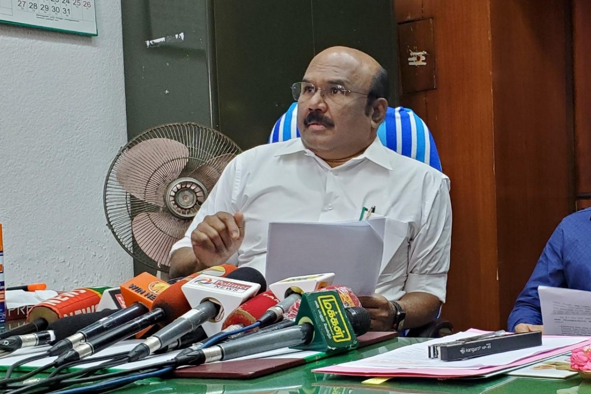 ஈ, கொசுவுக்கெல்லாம் அதிமுக பயப்படாது - அமைச்சர் ஜெயக்குமார்