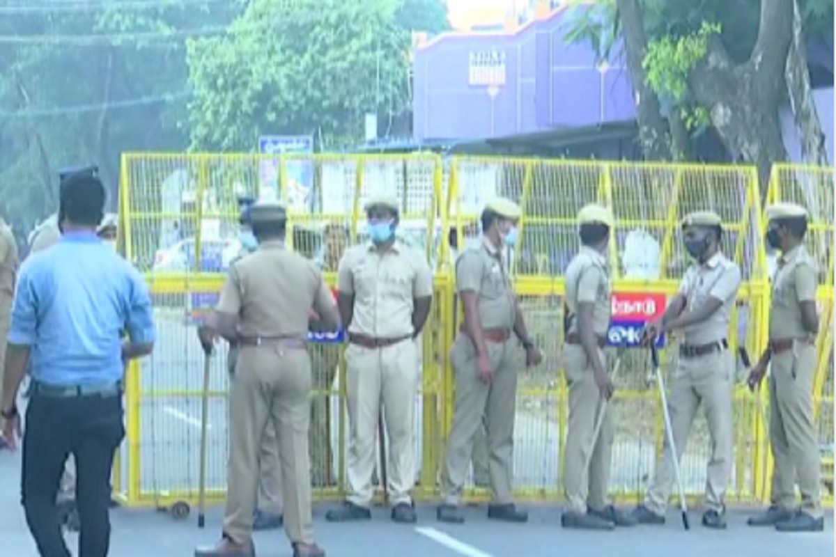 தடையை மீறி வேல் யாத்திரை நடத்த பாஜக திட்டம் - போலீஸ் குவிப்பு