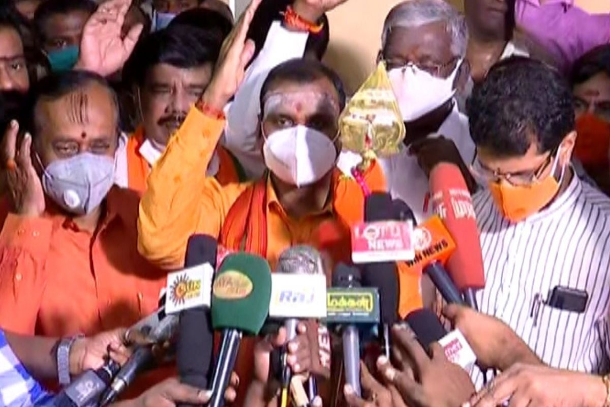 "முருகக் கடவுள் கொடுத்த பர்மிஷனில் யாத்திரைக்கு புறப்படுகிறோம் "