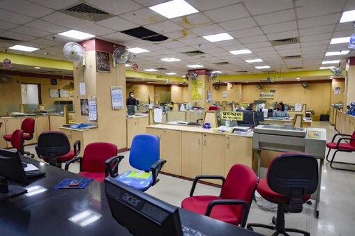 வங்கிகள் நாளை செயல்படாது - ஏப்ரல் மாதத்தில் இனி வர உள்ள வங்கி விடுமுறை நாட்கள்!