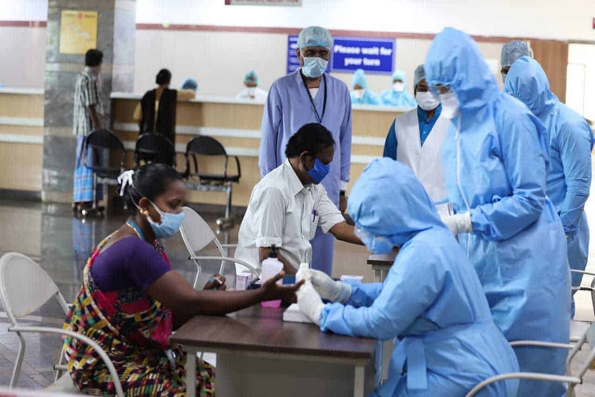 தமிழகத்தில் இன்று ஒரே நாளில் 1,663 பேருக்கு கொரோனா பாதிப்பு உறுதி செய்யப்பட்டுள்ளது. இன்று மட்டும் 18 பேர் உயிரிழந்துள்ளனர். தமிழகத்தில் இன்று ஒரே நாளில் 1,663 பேருக்கு கொரோனா பாதிப்பு உறுதி செய்யப்பட்டுள்ளது. இன்று மட்டும் 18 பேர் உயிரிழந்துள்ளனர்.