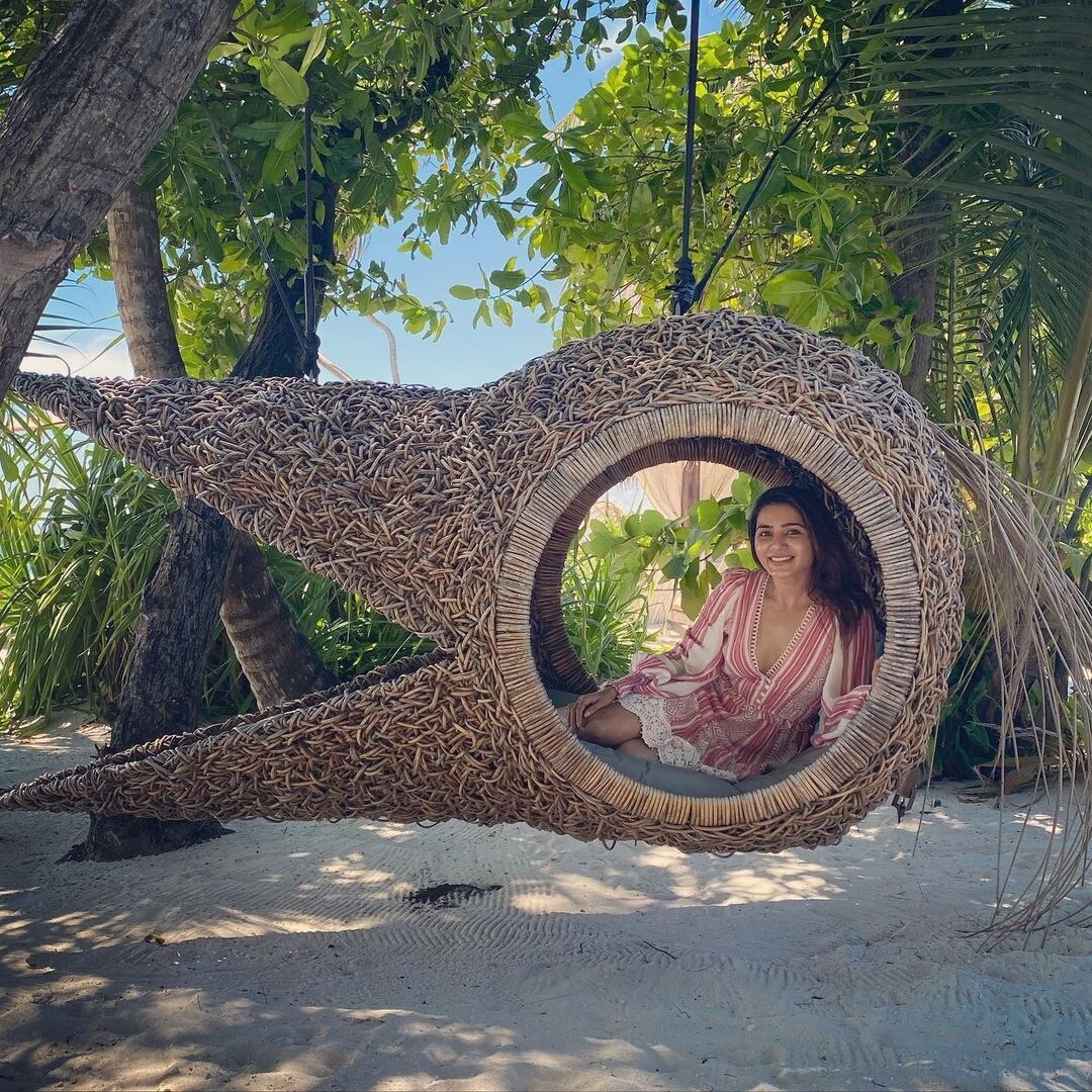 சமந்தாவின் இந்த புகைப்படத்தைப் பார்த்த பலரும் அவரது அழகைப் பார்த்து வியந்து கமெண்ட் பதிவிட்டுள்ளனர். சமந்தாவின் இந்த புகைப்படத்தைப் பார்த்த பலரும் அவரது அழகைப் பார்த்து வியந்து கமெண்ட் பதிவிட்டுள்ளனர்.