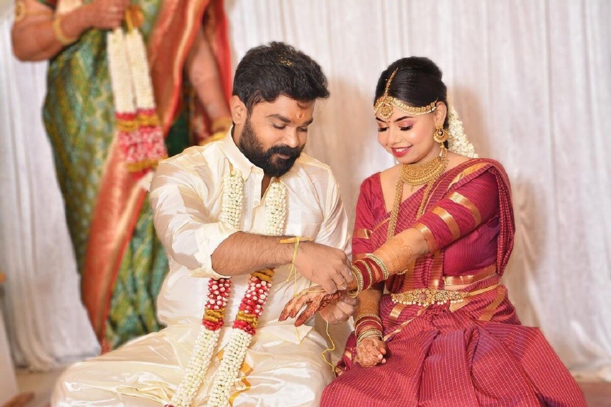 இந்நிலையில் தற்போது இருவருக்கும் திருமணம் நடைபெற்ற புகைப்படத்தை வைஷ்ணவி ராஜசேகர் தனது இன்ஸ்டாகிராமில் வெளியிட்டுள்ளார். இந்நிலையில் தற்போது இருவருக்கும் திருமணம் நடைபெற்ற புகைப்படத்தை வைஷ்ணவி ராஜசேகர் தனது இன்ஸ்டாகிராமில் வெளியிட்டுள்ளார்.