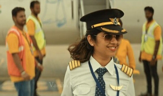 அதேப்போன்று ஒரு காட்சிக்கு வந்தாலும் அனைவரையும் திரும்பி பார்க்க வைத்துள்ளார் க்ளைமேக்ஸ் காட்சியில் வந்த பெண் பைலட் ஒருவர். அதேப்போன்று ஒரு காட்சிக்கு வந்தாலும் அனைவரையும் திரும்பி பார்க்க வைத்துள்ளார் க்ளைமேக்ஸ் காட்சியில் வந்த பெண் பைலட் ஒருவர்.
